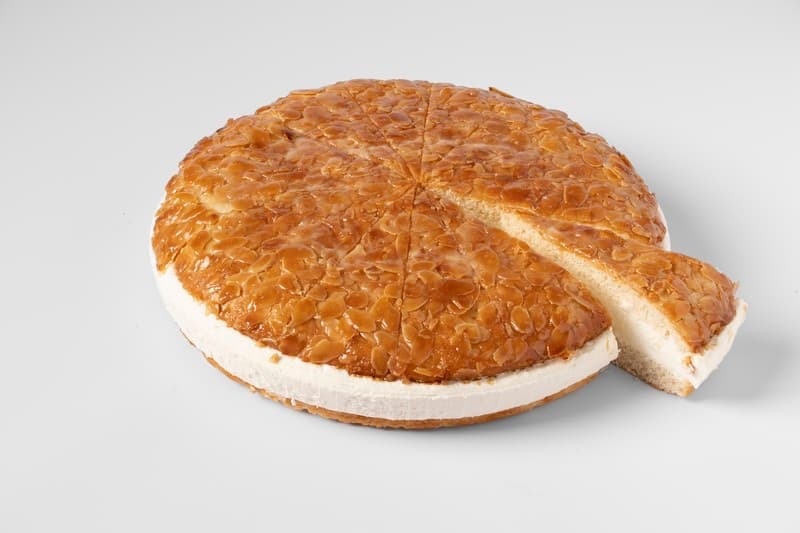 TARTA DE ALMENDRA CON CREMA DE VAINILLA